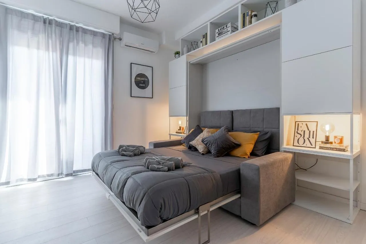 Sebino18 - Design Apartment Suite ميلان