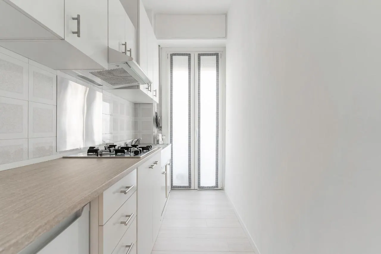 Sebino18 - Design Apartment Suite ميلان إيطاليا