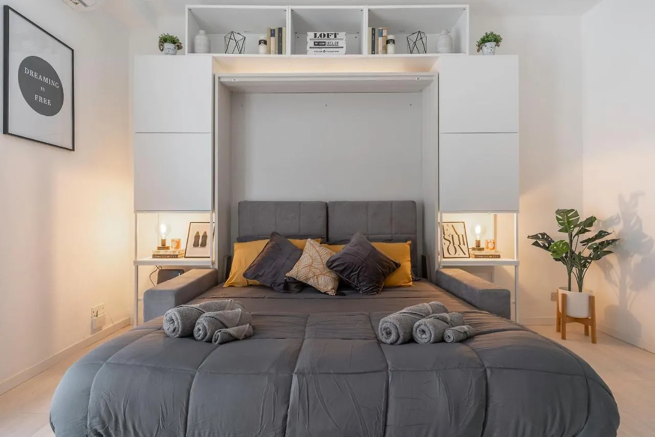 Sebino18 - Design Apartment Suite ميلان إيطاليا